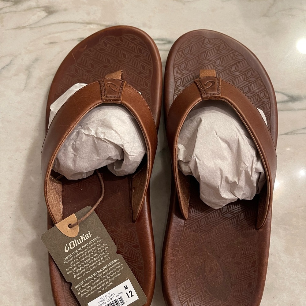 NWT - Olukai sandals